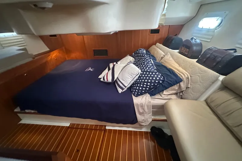 Slide: The Image of Cozy cabin interior of 2002 Hunter 410 yacht with neatly arranged bedding. - 42