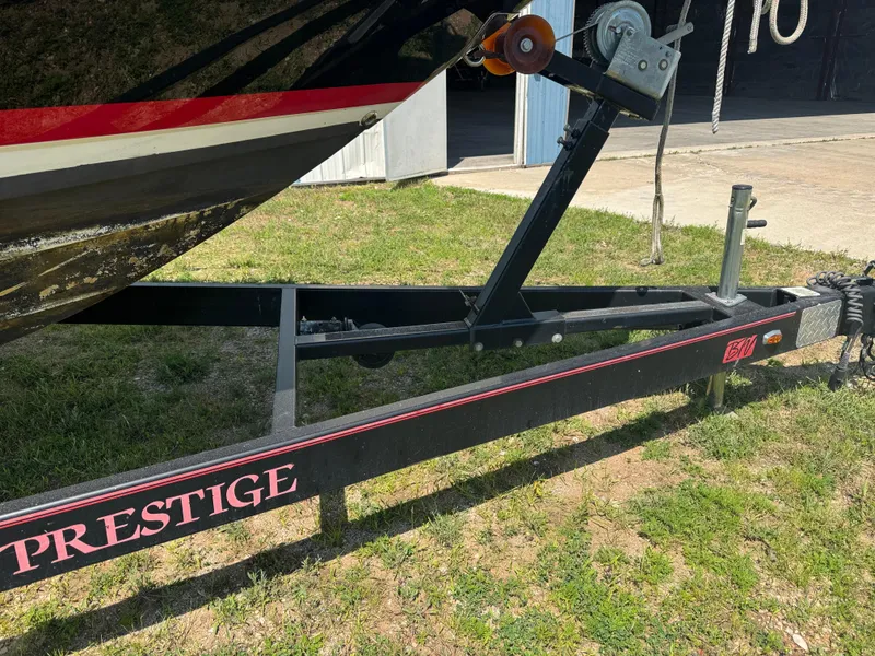 Slide: The Image of Trailer for 2006 Regal 2565 Window Express boat on grass. - 3