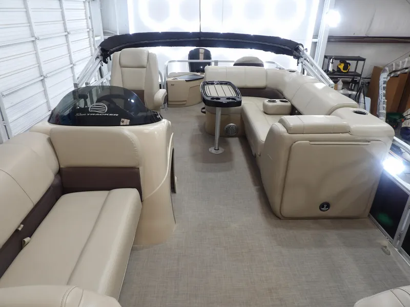 Slide: The Image of Sun Tracker Fishin' Barge 20 DLX 2019 - 12