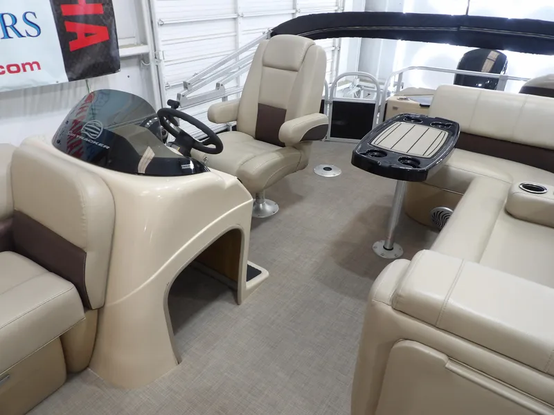 Slide: The Image of Sun Tracker Fishin' Barge 20 DLX 2019 - 13