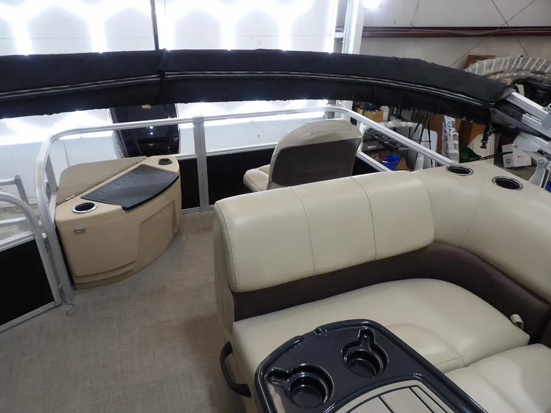 Slide: The Image of Sun Tracker Fishin' Barge 20 DLX 2019 - 16