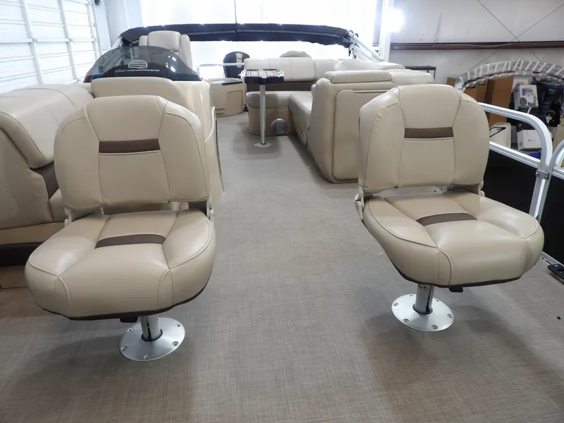 Slide: The Image of Sun Tracker Fishin' Barge 20 DLX 2019 - 9