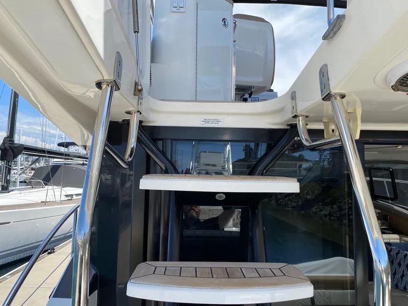 Slide: The Image of Stairs leading to the flybridge on a 2018 Sea Ray 400 Fly yacht. - 34