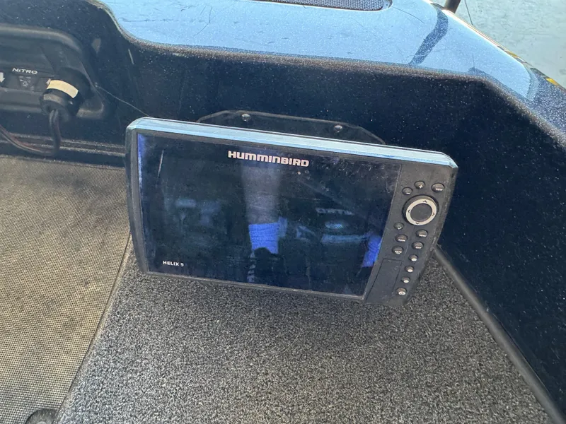 Slide: The Image of 2020 Nitro ZV19 Sport boat livewell compartments with pump-out feature. - 14