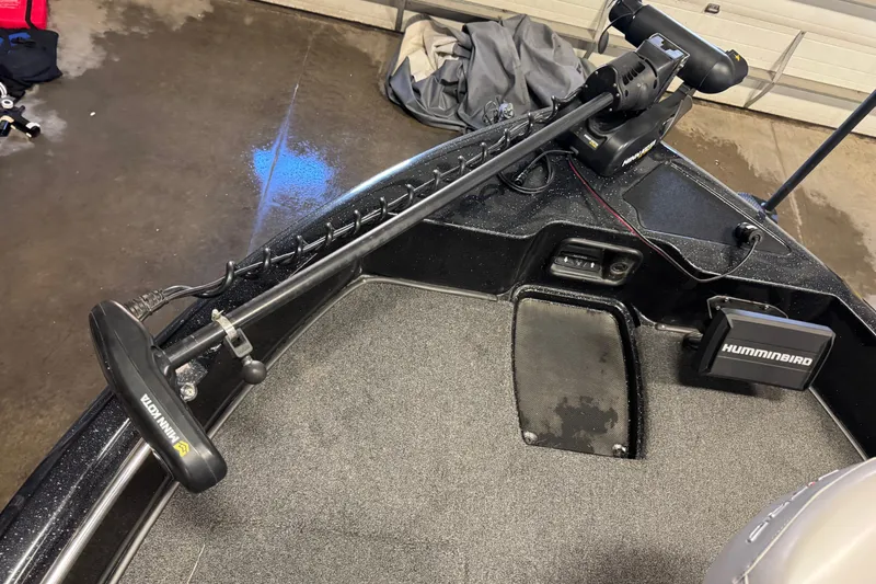 Slide: The Image of 2020 Nitro ZV19 Sport boat with Minn Kota trolling motor and Humminbird fish finder. - 18