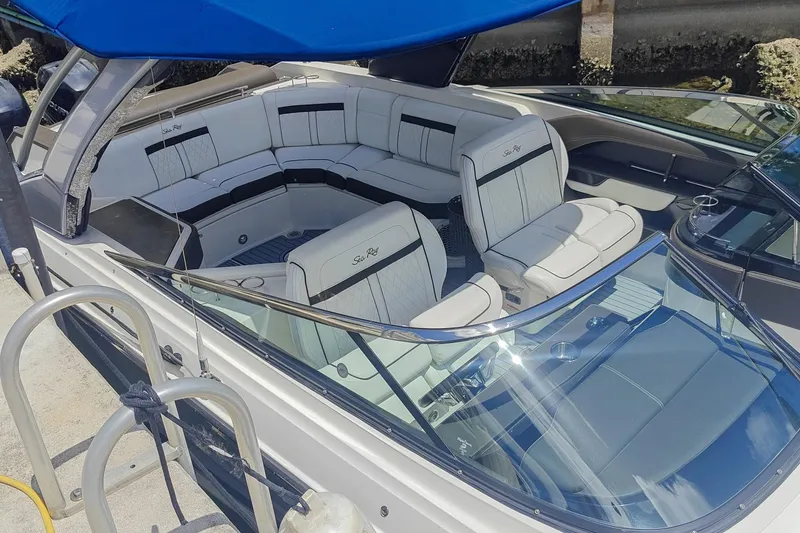 Slide: The Image of Sea Ray SLX 310 2018 - 13