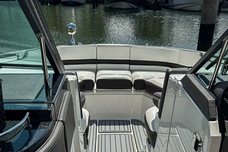 Slide: The Image of Sea Ray SLX 310 2018 - 18