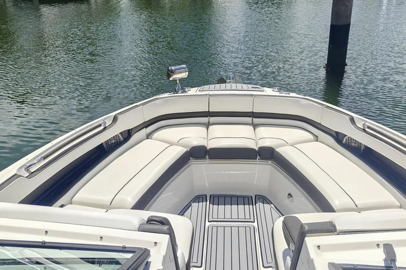 Slide: The Image of Sea Ray SLX 310 2018 - 20