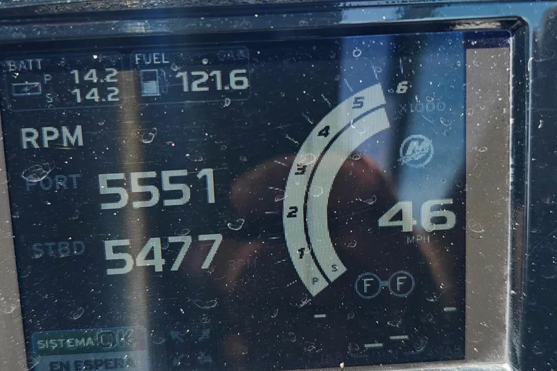 Slide: The Image of Sea Ray SLX 310 2018 - 22