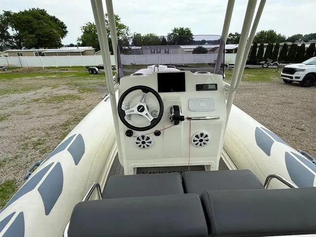 Slide: The Image of Brig 730 Navigator 2020 - 11