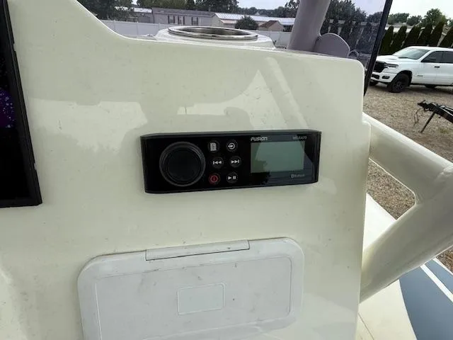 Slide: The Image of Brig 730 Navigator 2020 - 14