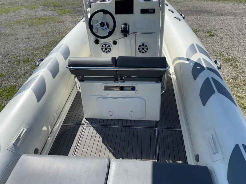 Slide: The Image of Brig 730 Navigator 2020 - 5