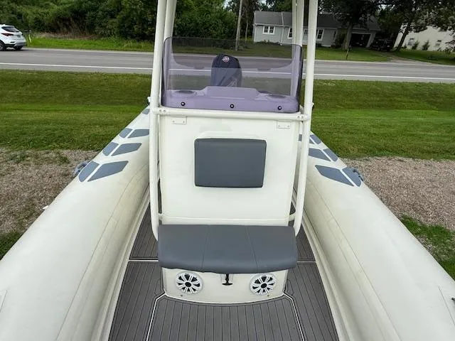 Slide: The Image of Brig 730 Navigator 2020 - 6