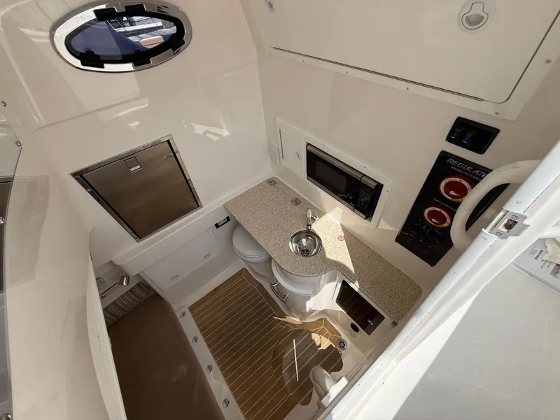 Slide: The Image of Regulator Marine 34SS 2017 - 62