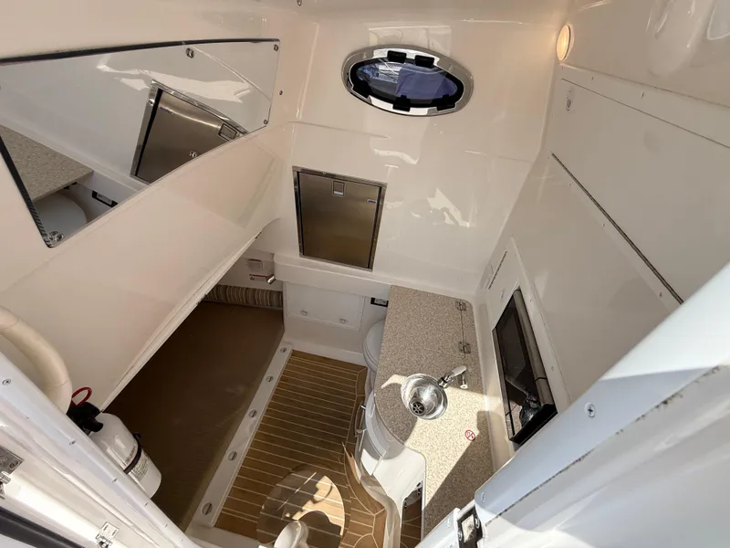 Slide: The Image of Regulator Marine 34SS 2017 - 64