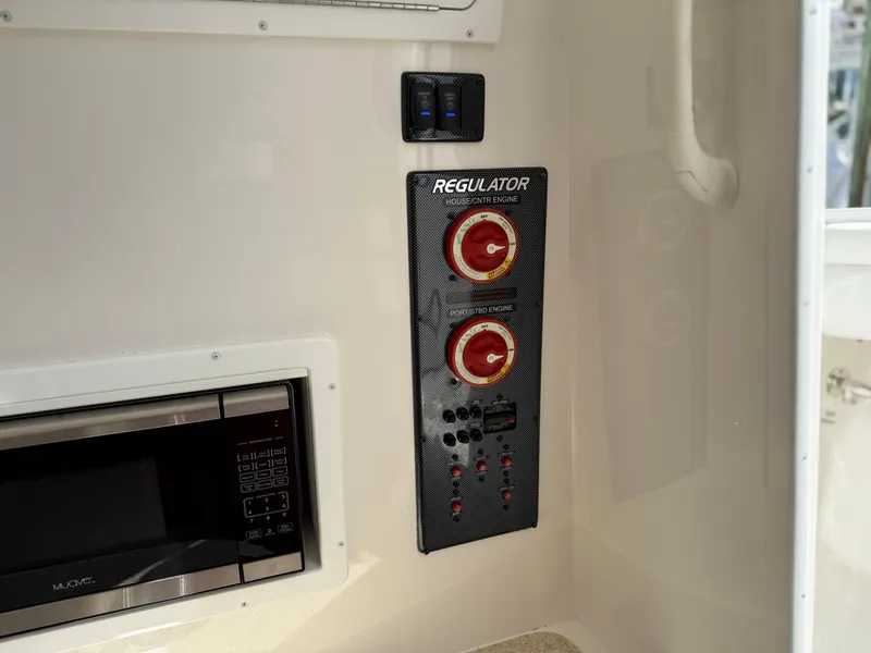 Slide: The Image of Regulator Marine 34SS 2017 - 70