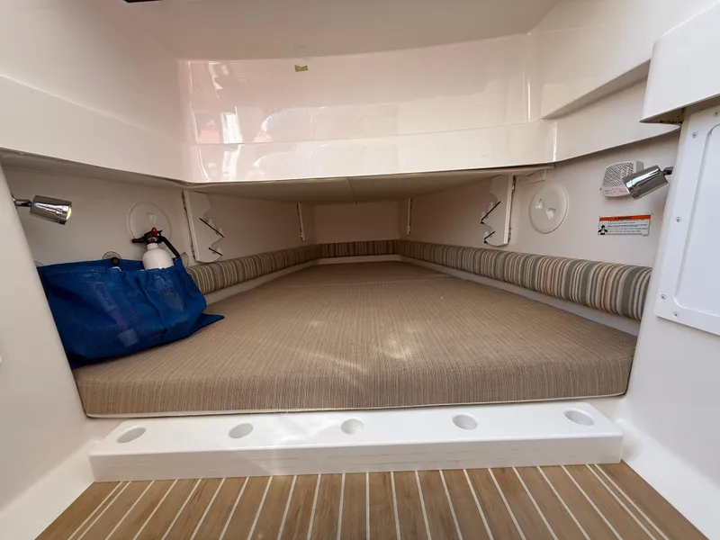 Slide: The Image of Regulator Marine 34SS 2017 - 72