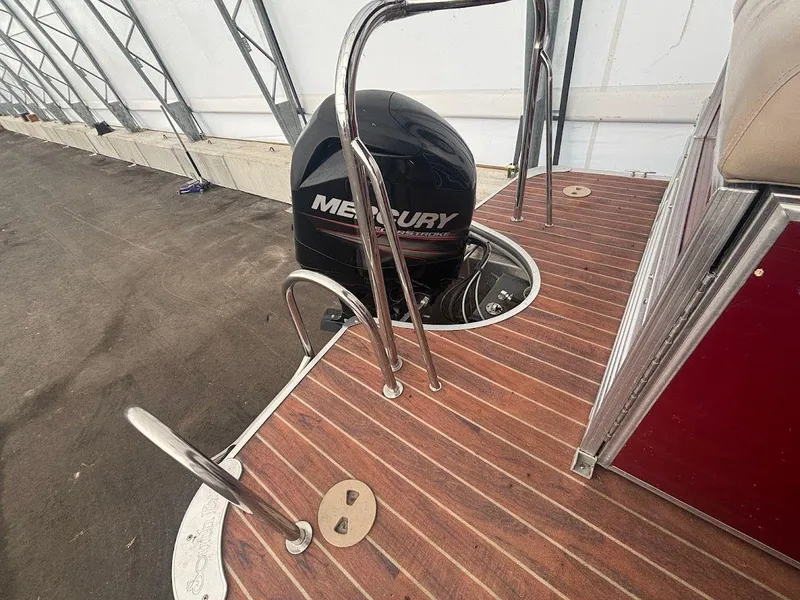 Slide: The Image of 2014 South Bay 524CR 7 - 7