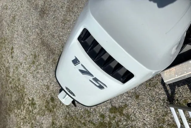 Slide: The Image of Outboard motor labeled "175" on a Sweetwater 2286, 2022 model. - 26