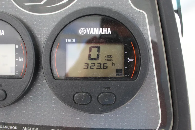 Slide: The Image of Yamaha tachometer displaying 323.6 hours on a 2017 Sea Fox 220 Viper boat. - 31