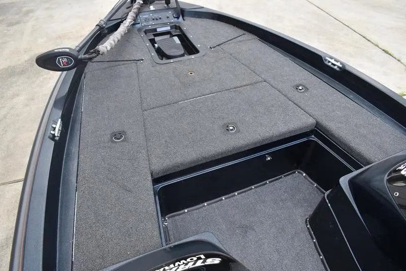 Slide: The Image of 1997 Stratos 282 DC boat deck with carpeted surface and storage compartments. - 14