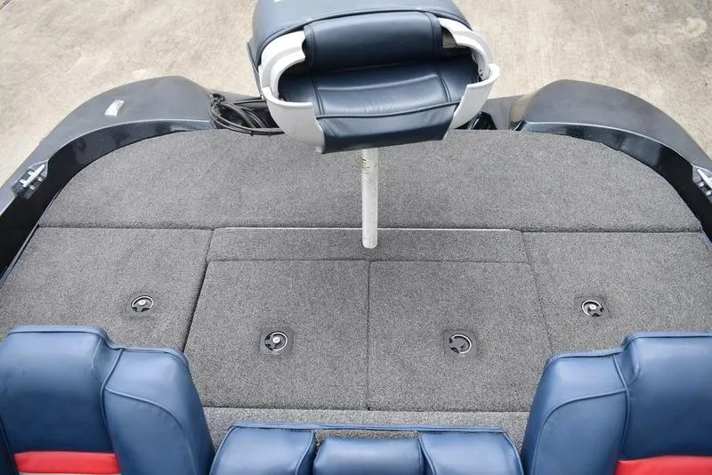 Slide: The Image of 1997 Stratos 282 DC boat interior with gray carpet and blue seating. - 23