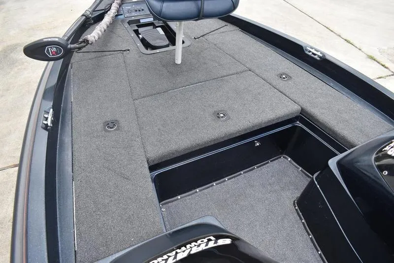 Slide: The Image of 1997 Stratos 282 DC boat interior with carpeted deck and seating. - 7