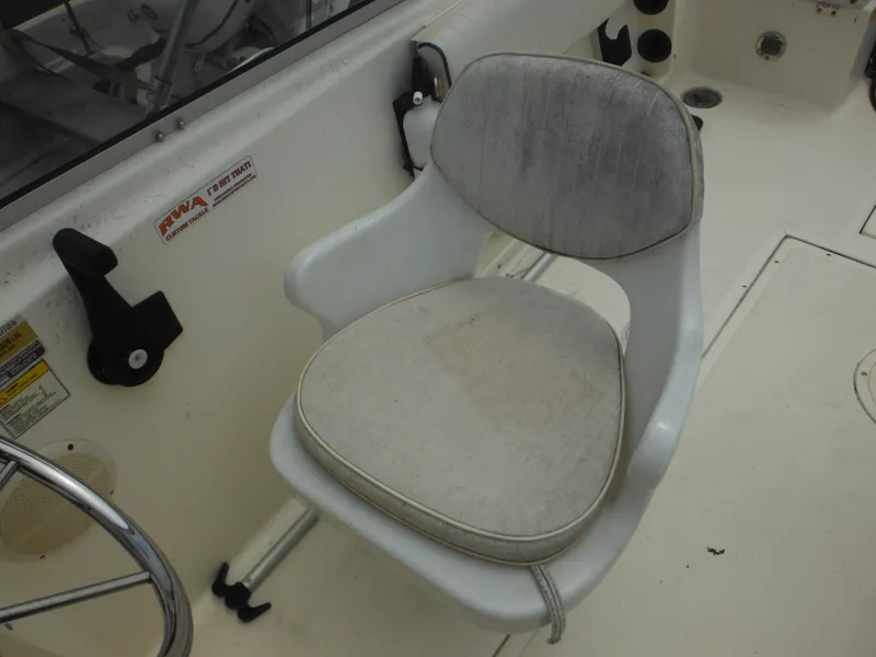 Slide: The Image of 1996 Hydra-Sports 2000 DC boat interior with a white captain's chair. - 46