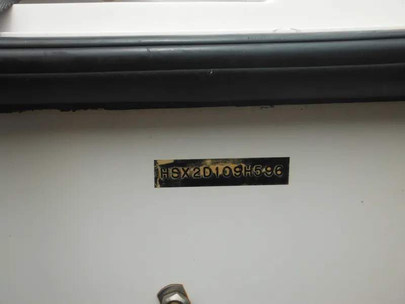 Slide: The Image of Hull identification number on a 1996 Hydra-Sports 2000 DC boat. - 9