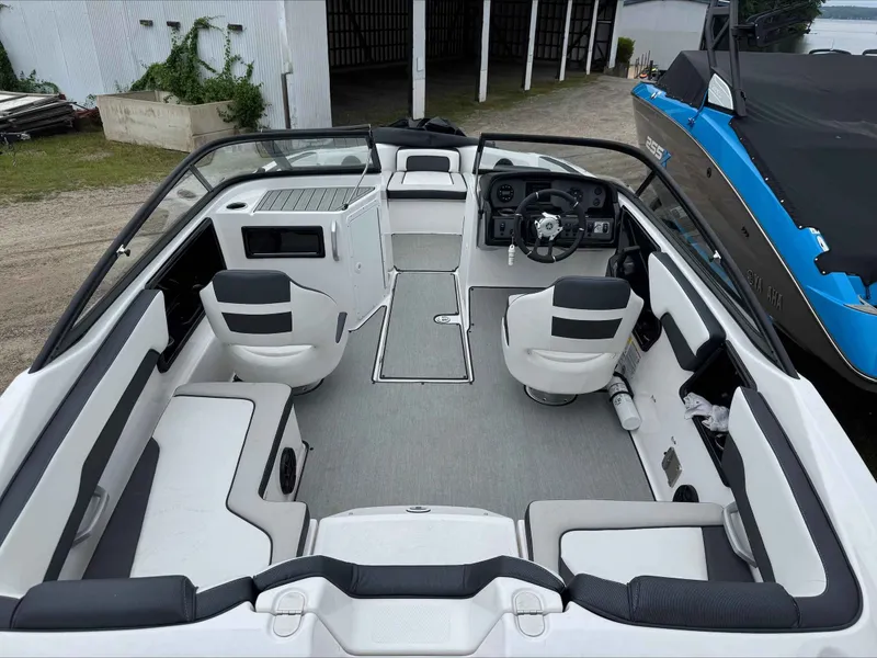 Slide: The Image of Yamaha SX195 2024 - 6