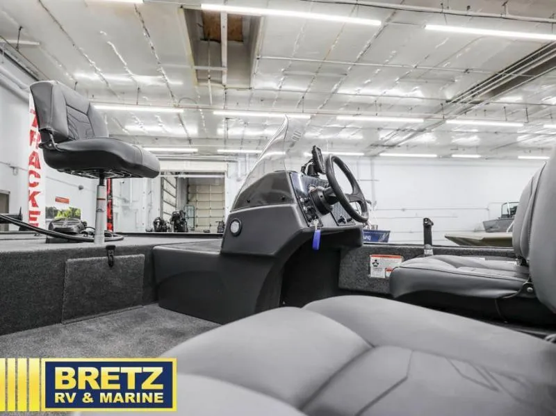 Slide: The Image of Tracker Bass Tracker Classic XL 2025 - 17