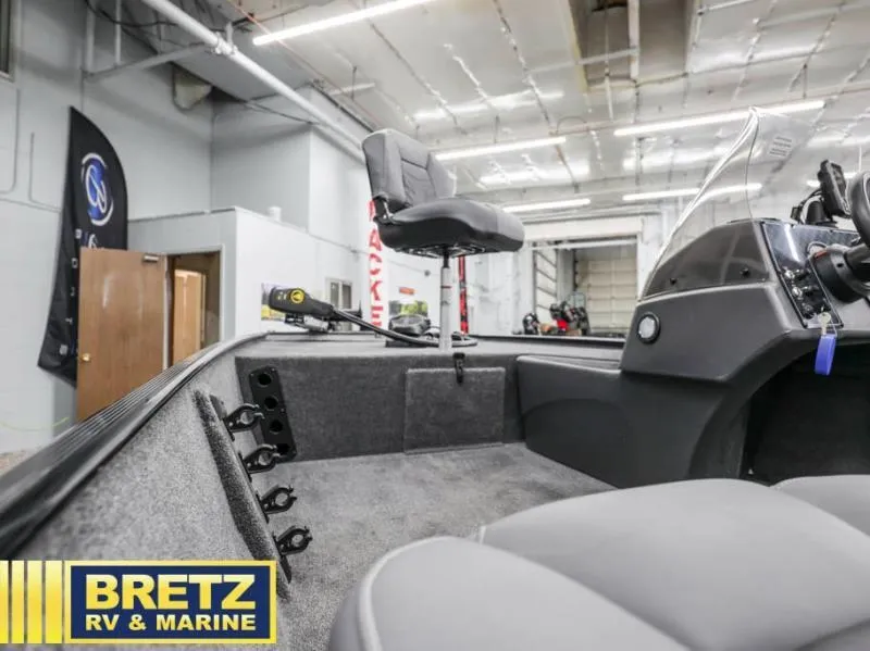 Slide: The Image of Tracker Bass Tracker Classic XL 2025 - 18