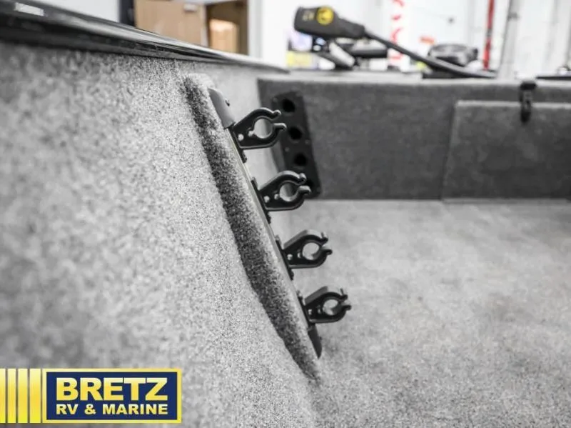 Slide: The Image of Tracker Bass Tracker Classic XL 2025 - 19