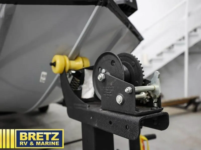 Slide: The Image of Tracker Bass Tracker Classic XL 2025 - 23