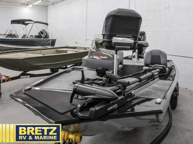 Slide: The Image of Tracker Bass Tracker Classic XL 2025 - 5