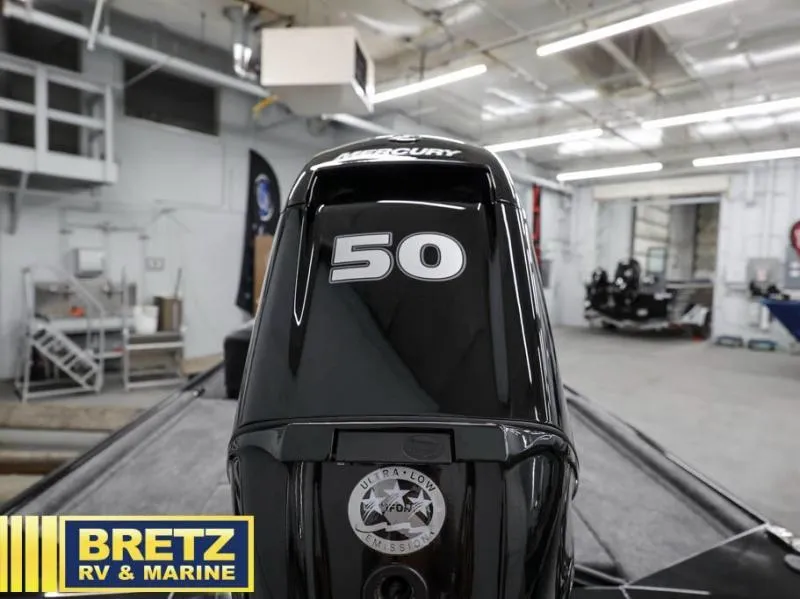 Slide: The Image of Tracker Bass Tracker Classic XL 2025 - 7