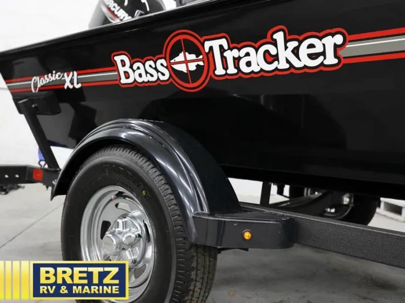Slide: The Image of Tracker Bass Tracker Classic XL 2025 - 9