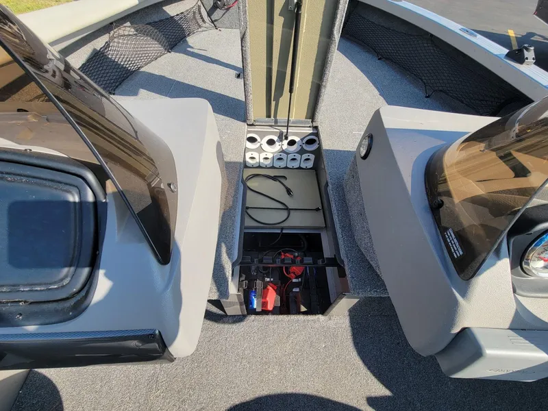 Slide: The Image of Crestliner Fish Hawk 1850 2012 - 20