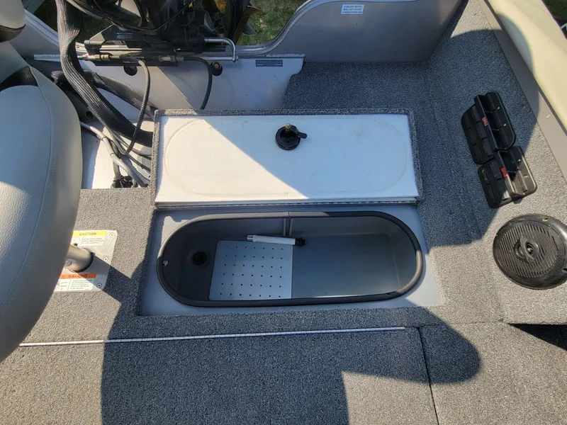 Slide: The Image of Crestliner Fish Hawk 1850 2012 - 25