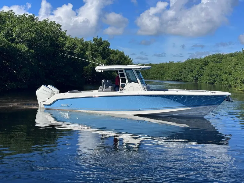 Slide: The Image of Boston Whaler 330 Outrage 2026 - 8