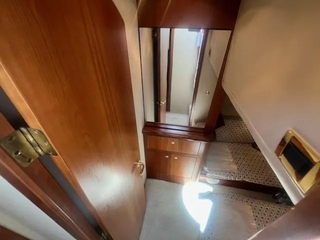 Slide: The Image of Interior of 2000 Cruisers Yachts 4450 Express Motoryacht with wooden cabinetry and mirror. - 41
