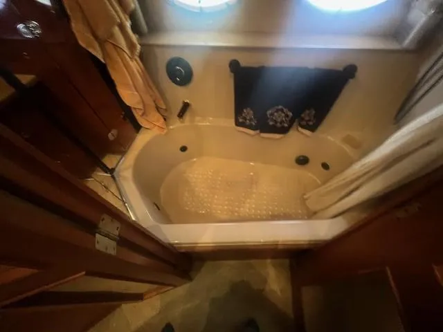 Slide: The Image of Cruisers Yachts 4450 Express Motoryacht 2000 - 57