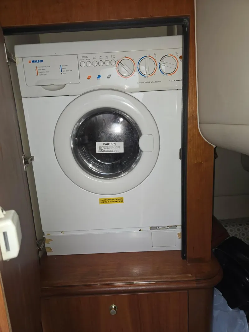 Slide: The Image of Cruisers Yachts 4450 Express Motoryacht 2000 - 70