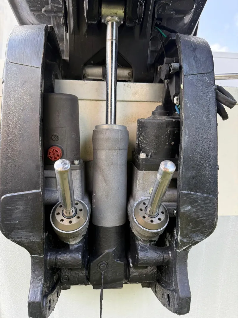 Slide: The Image of Close-up of 2008 Hydra-Sports Vector 2800 WA boat engine components. - 4