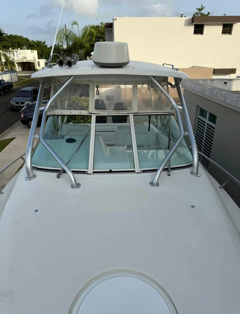 Slide: The Image of 2008 Hydra-Sports Vector 2800 WA boat with sleek design and sturdy windshield. - 5