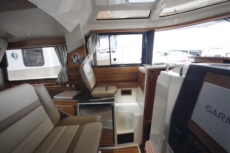 Slide: The Image of Ranger Tug R-29 Command Bridge LE 2024 - 51