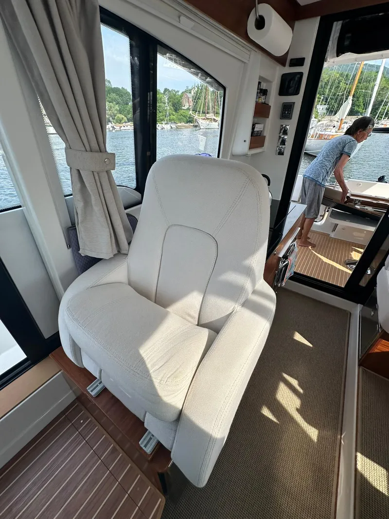 Slide: The Image of Nimbus 305 Coupe 2024 - 107