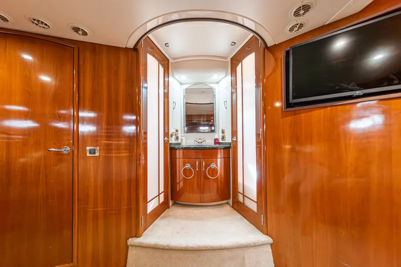 Slide: The Image of Carver 570 Voyager Pilothouse 2003 - 52