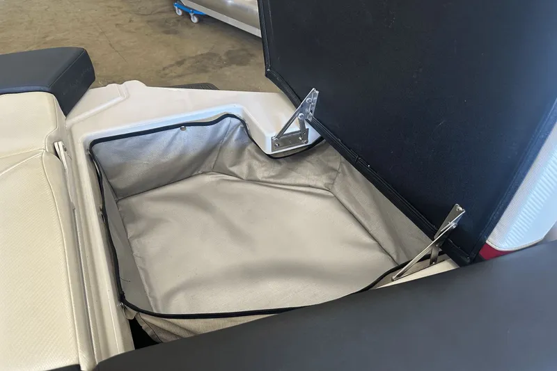 Slide: The Image of Four Winns 235 SD SIGNATURE 2014 - 32