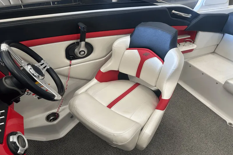 Slide: The Image of Four Winns 235 SD SIGNATURE 2014 - 7